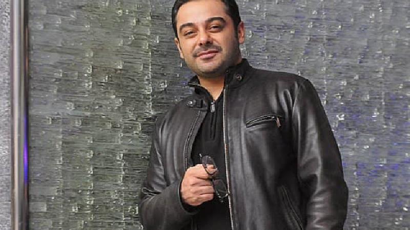 آشنایی با سام قریبیان بازیگر نقش برزو در سریال کلبه ای در مه