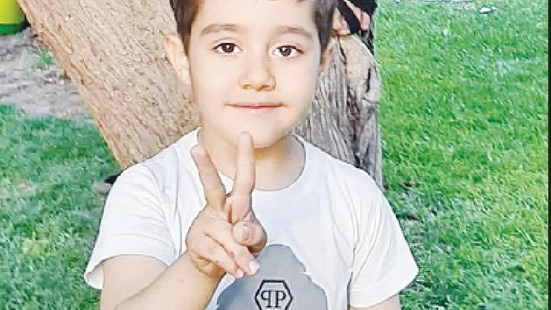 برق جان پسر خردسال را هنگام بازی در پارک گرفت