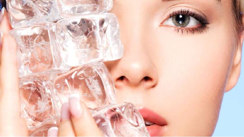 یخ برای صورت چه فایده هایی دارد