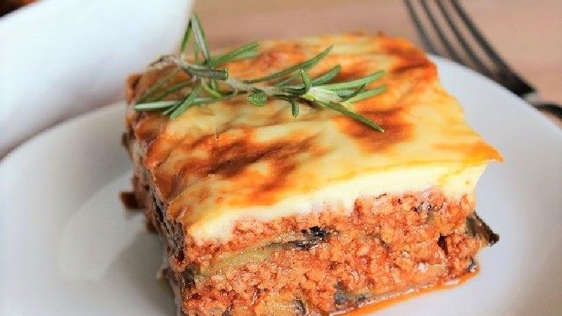 غذای فرنگی با فر چی درست کنیم؛ طرز تهیه موساکا