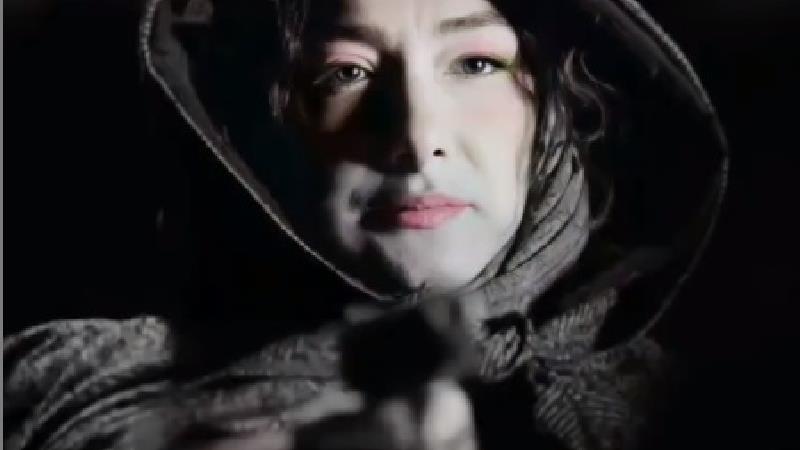 کتایون در سریال گیسو چرا اسلحه به دست شد