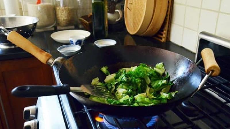 چگونه سبزی را سرخ کنیم که مزه و خاصیتش از بین نرود