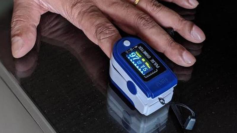 دستگاه پالس اکسیمتر یا اکسیژن سنج چگونه کار می کند