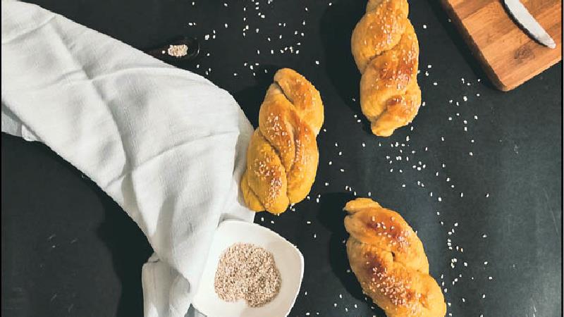 طرز تهیه نان فانتزی خانگی؛ مخصوص صبحانه و عصرانه