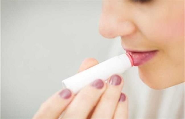 چگونه بالم لب خانگی و طبیعی درست کنیم