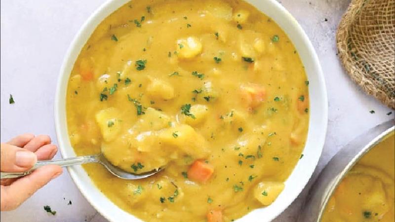 سوپ پوره سیب زمینی با شیر و خامه؛ طرز تهیه گام به گام