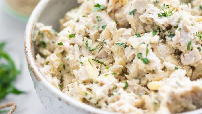 سالاد مرغ با کاهو و سس مایونز، طرز تهیه خانگی