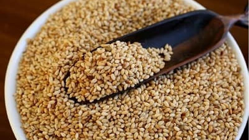 خاصیت های دانه کنجد؛ از لاغری تا پوست و مو