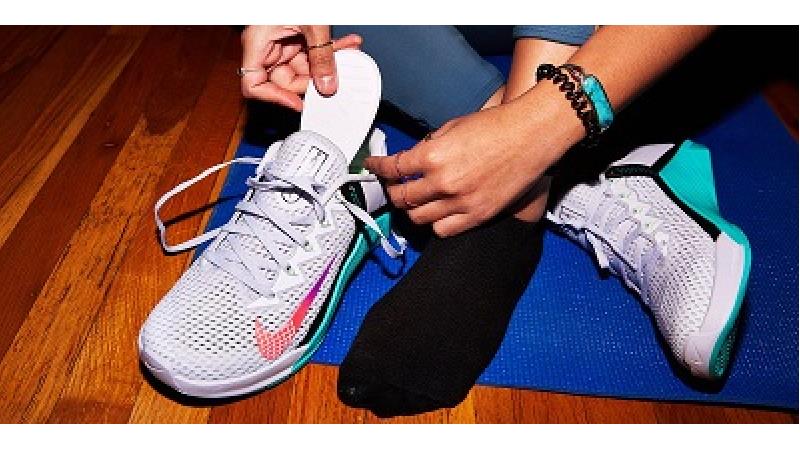 کفش بزرگتر از سایز پا را چگونه کوچک کنیم