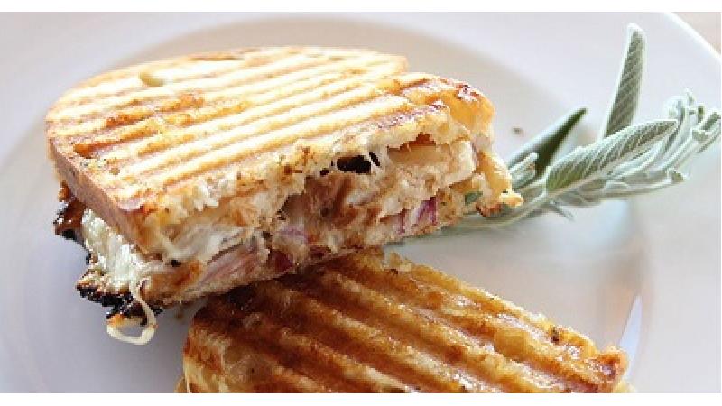 ببینید: آموزش تهیه فست فود خوشمزه با مرغ و ژامبون