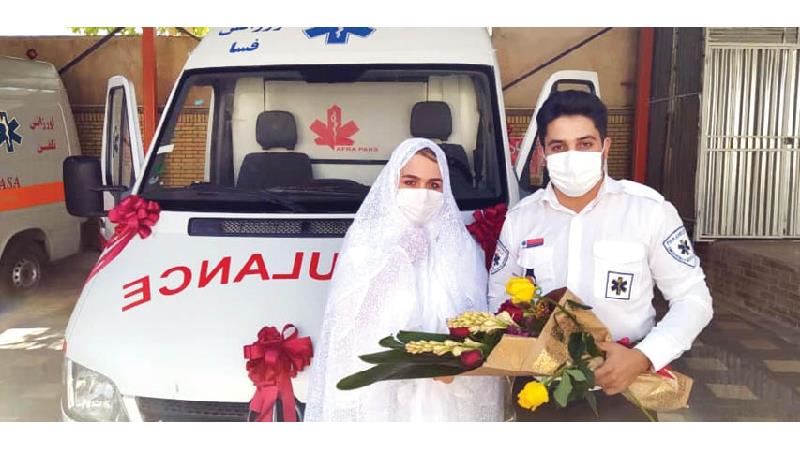 زوج عاشق در آمبولانس ازدواج کردند