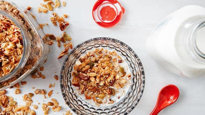 گرانولا چیست؛ طرز تهیه خانگی و خاصیت ها