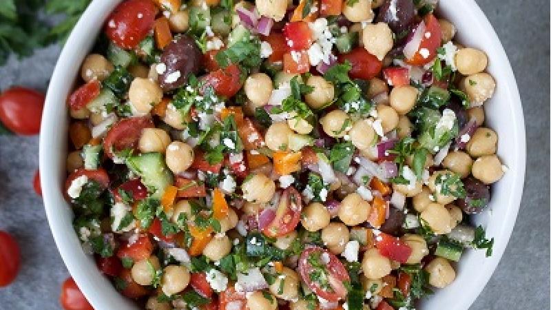 سالاد مدیترانه ای را با چی و چطور درست می کنند