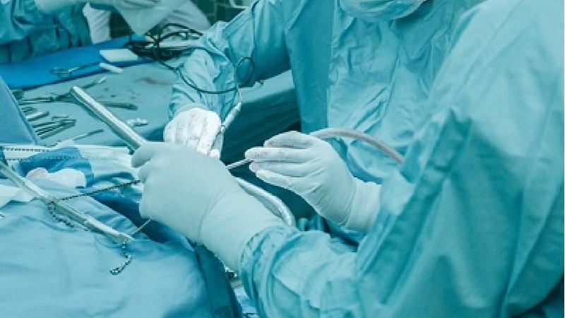 جراحی لاغری برای چه افرادی مناسب است؛ عوارض و فواید