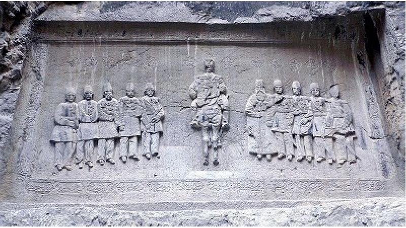 کتیبه شکل شاه مربوط به چه دوره ای و در کجاست