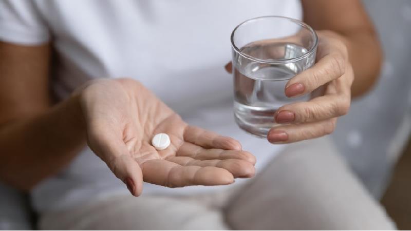 خوردن روزانه یک آسپرین؛ فواید و عوارض