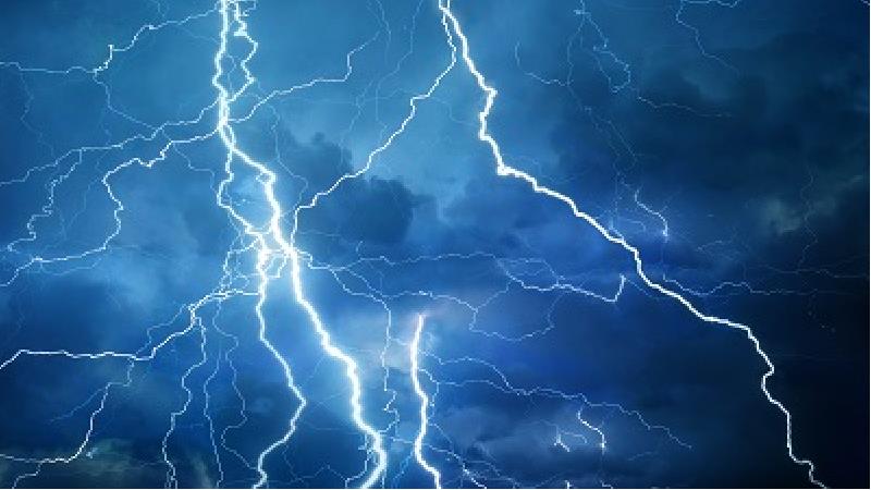 مرگ غم انگیز دختر 14 ساله بر اثر صاعقه