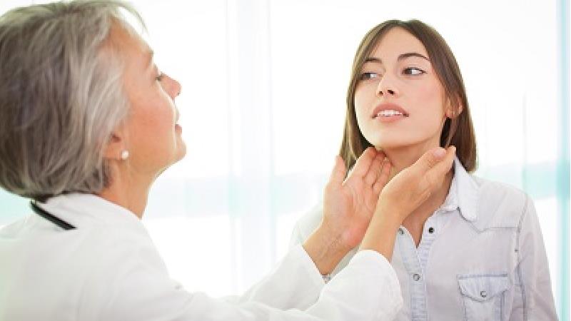 علائم پرکاری تیروئید در زنان و درمان غذایی