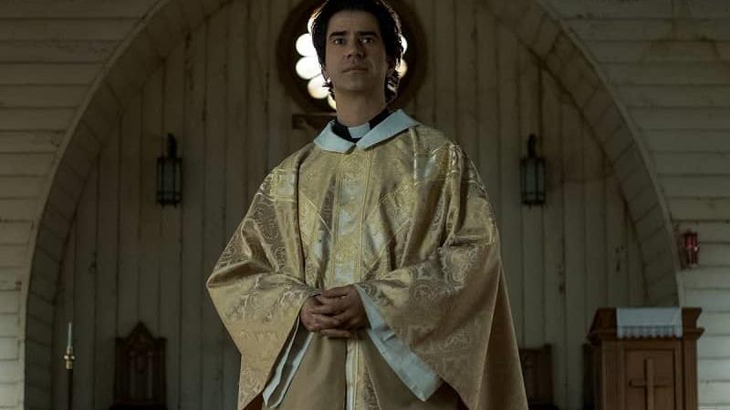 دانلود رایگان سریال مراسم نیمه شب  با دوبله فارسی؛ تعداد قسمت ها و خلاصه داستان