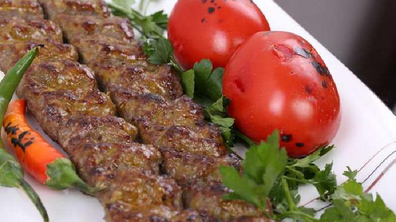 طرز تهیه کباب کوبیده سیخی در فر