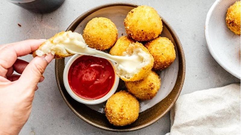 طرز تهیه کوکوی پنیری سیب زمینی