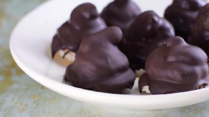 طرز تهیه بستنی زمستانی خانگی ساده