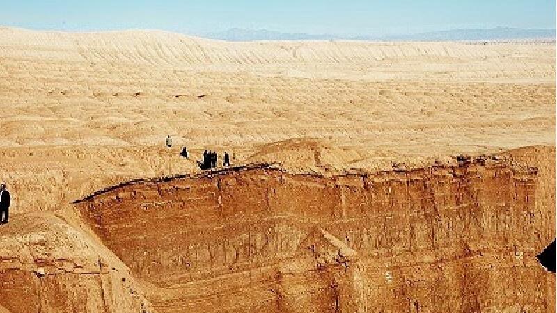 چرا و چگونه به کویر کوه سرخ سمنان سفر کنیم