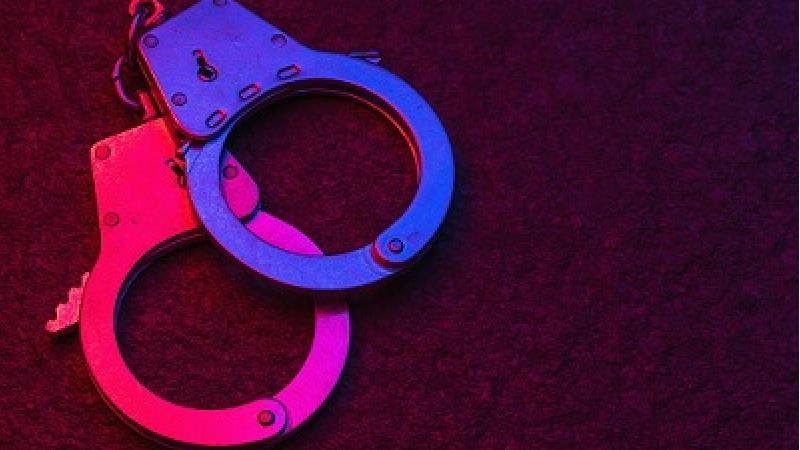 پسر 18 ساله پدرش را کشت تا با دوستانش بیرون برود