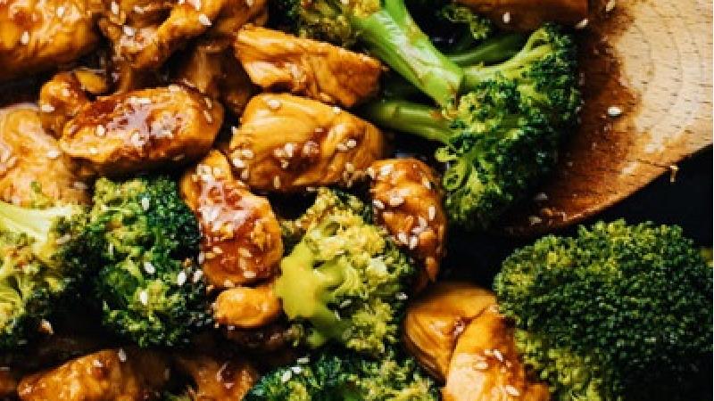 طرز تهیه خوراک مرغ و سبزیجات آب پز + ادویه مورد نیاز