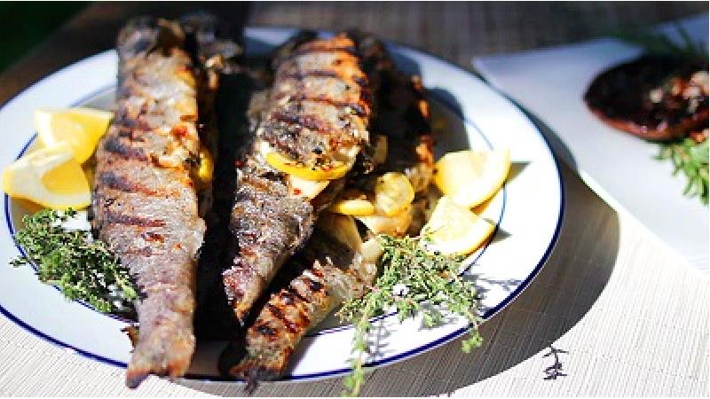 طرز تهیه ماهی قزل آلا تنوری + ادویه مورد نیاز