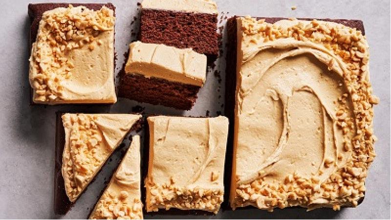 طرز تهیه کیک کره بادام زمینی؛ مرحله به مرحله