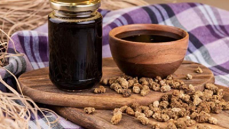 خواص شیره توت؛ از کم خونی تا یبوست + طریقه مصرف و مضرات