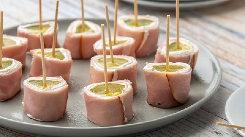 طرز تهیه 2 نوع فینگرفود تولد با کالباس