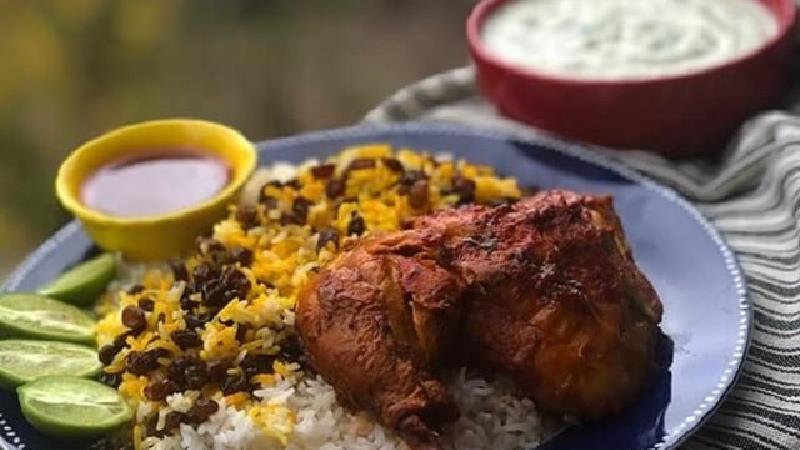 طرز تهیه کشمش پلوی مجلسی با مرغ