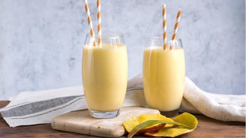 طرز تهیه شیر انبه ساده و عسلی در خانه