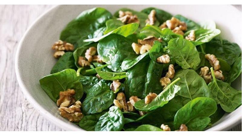 طرز تهیه سالاد اسفناج با انار و گردو