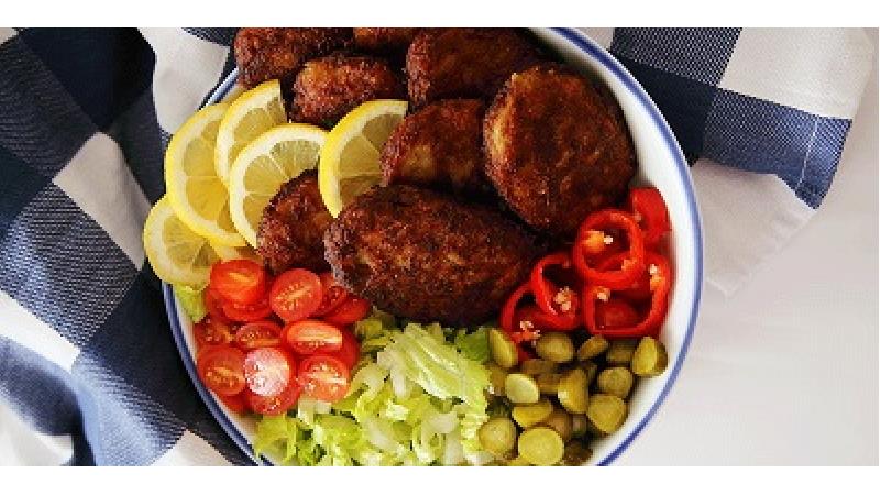 طرز تهیه کتلت مرغ با سیب زمینی و هویج در تابه