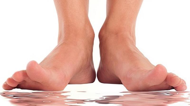 چکار کنیم پاهایمان عرق نکند