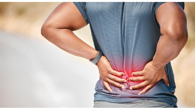 برای چه نوع کمردردی باید حتما به پزشک مراجعه کرد