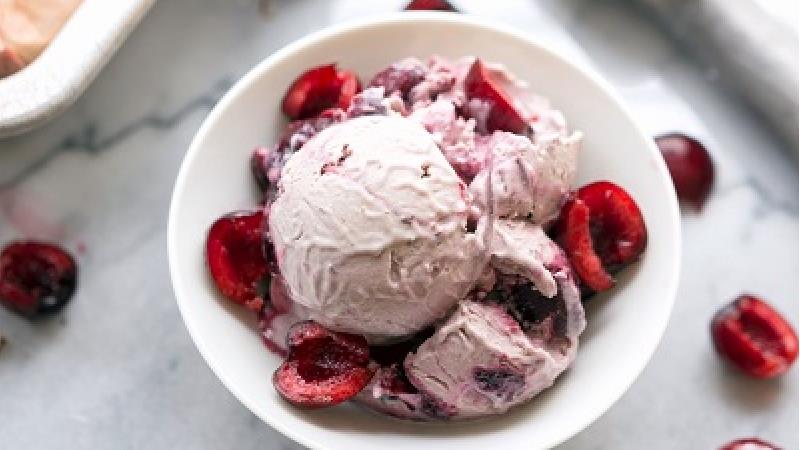 طرز تهیه بستنی آلبالویی خانگی