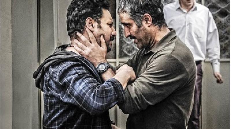 نقد فیلم دوزیست؛ بازی های خوب و فضای سیاه