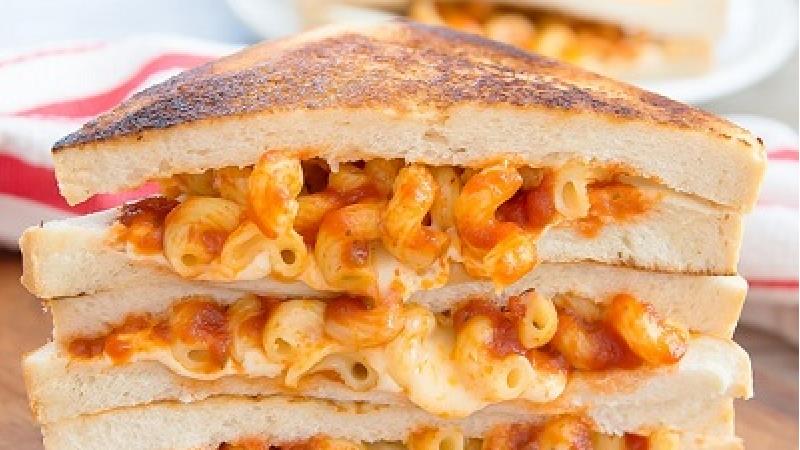 طرز تهیه ساندویچ پاستا و پنیر