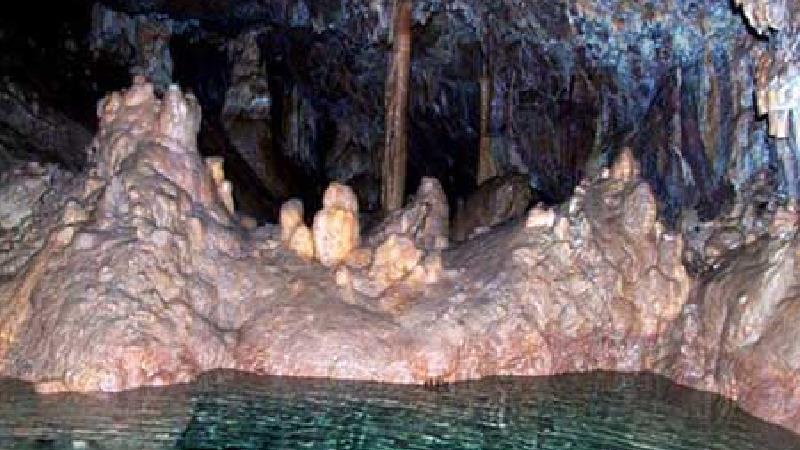 غار گل زرد؛ مقصدی برای سفر و گردش یک روزه