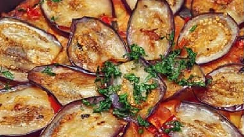 طرز تهیه 2 نوع خوراک بادمجان با قارچ و سیب زمینی
