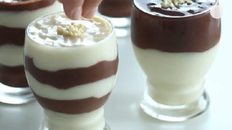 دستور تهیه پودینگ دو رنگ؛ دسر مجلسی