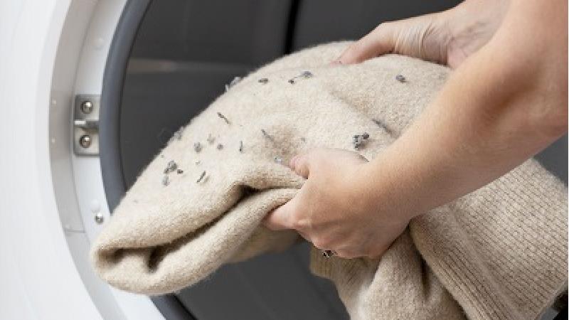 چگونه پرز لباس را از بین ببریم