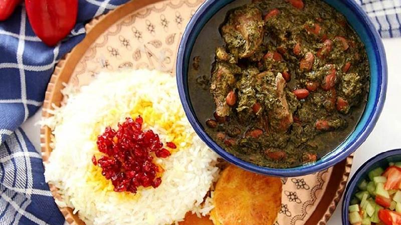 طرز تهیه خورش قورمه سبزی با سبزی خشک؛ رستورانی و خوشمزه