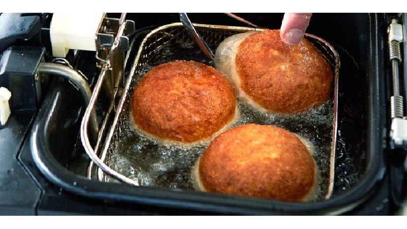 ترفندهایی برای استفاده کمتر از روغن در آشپزی