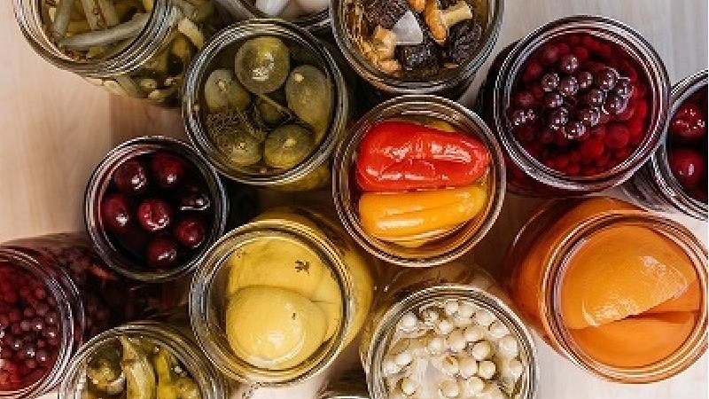 ترفندهایی برای خوشمزه تر شدن انواع ترشی ها