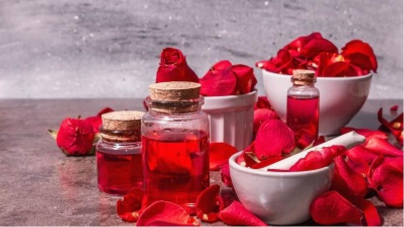 چگونه گلاب اصل و تقلبی را تشخیص بدهیم